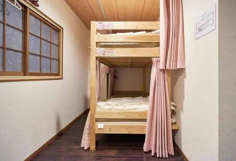 Standard Neljän Hengen Huone, Osaka Guest House Sakura