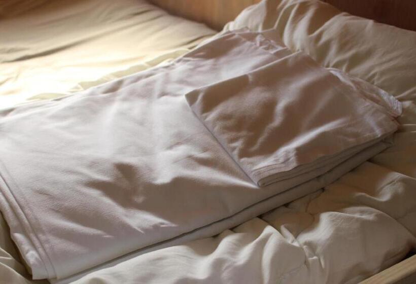 Четырехместный Номер Стандарт, Osaka Guest House Sakura