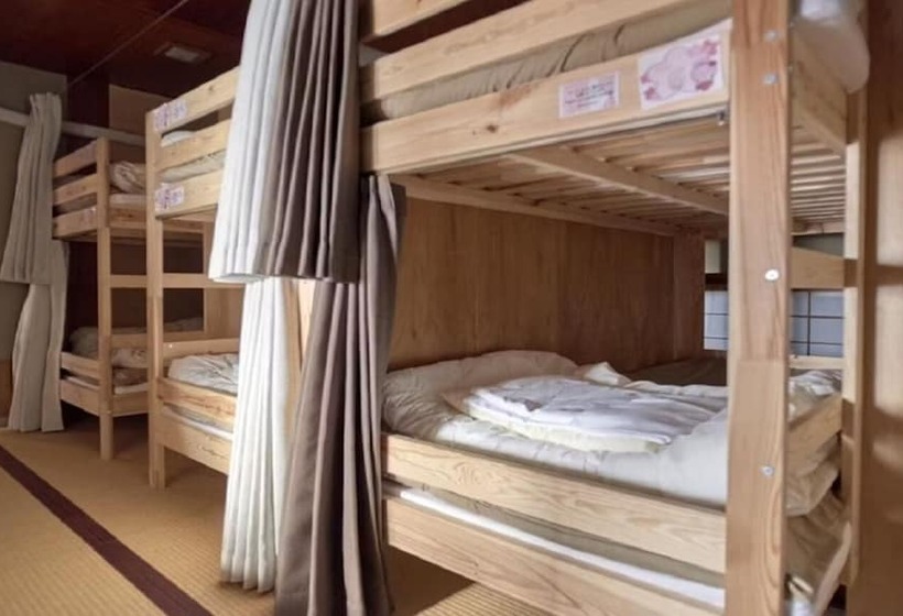 ルームシェアのワンベッド, Osaka Guest House Sakura