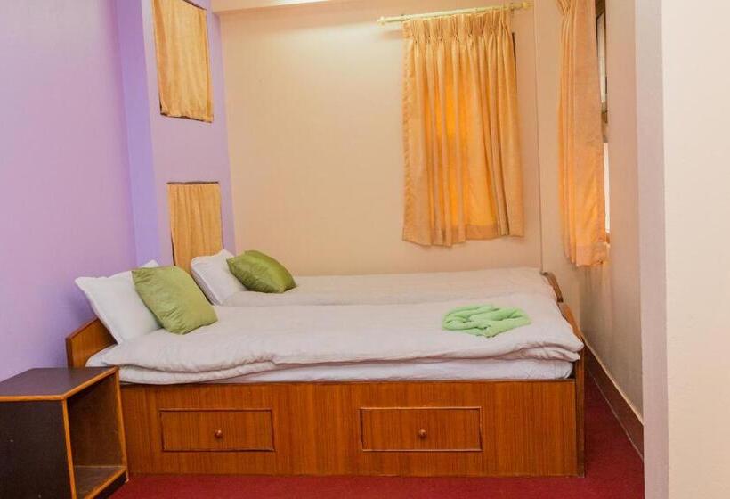 اتاق راحتی سه تخته, Swastik Guest House