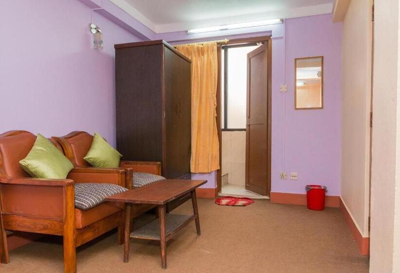 اتاق استاندارد سه تخته با بالکن, Swastik Guest House