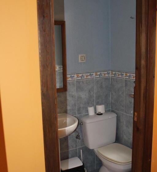 اتاق استاندارد سه نفره, Albergue Refugio Sargantana