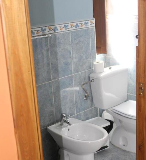 اتاق استاندارد چهار تخته, Albergue Refugio Sargantana