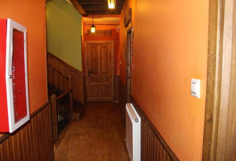 Кровать в Общей Комнате, Albergue Refugio Sargantana
