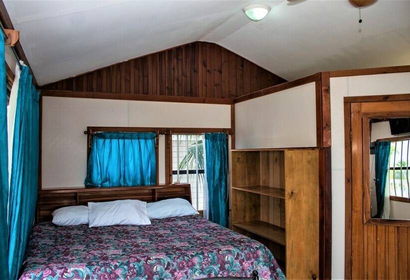 کابین, Coconut Tree West Bay