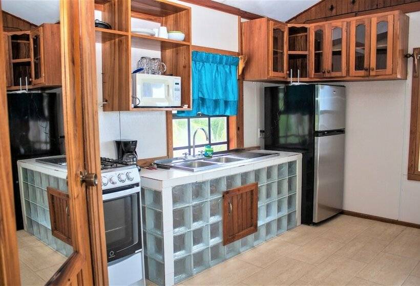 کابین, Coconut Tree West Bay