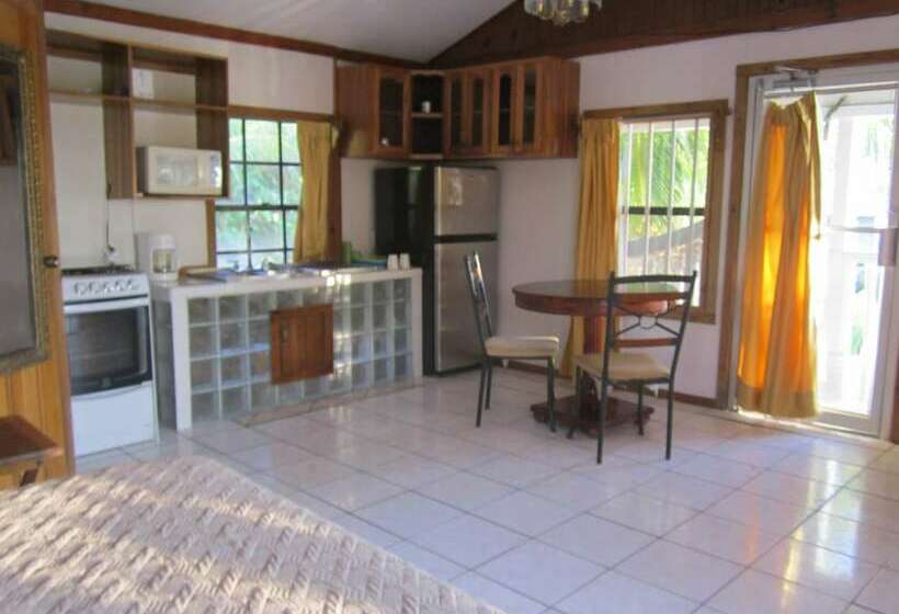 کابین, Coconut Tree West Bay