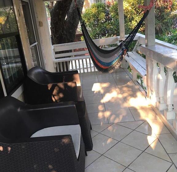 اتاق ساده سه نفره, Coconut Tree West Bay