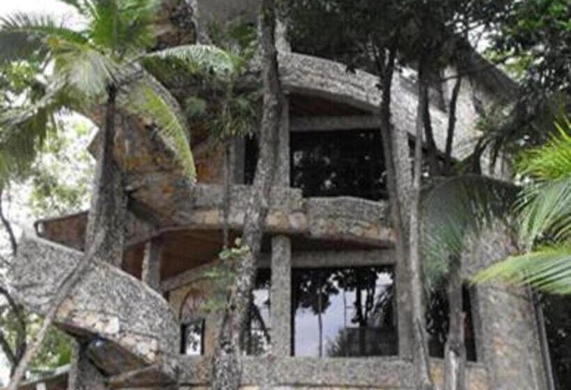 سوئیت با بالکن, Coconut Tree West Bay