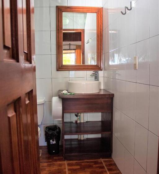 بانگلوی استاندارد با چشمانداز دریا, Coconut Tree West Bay