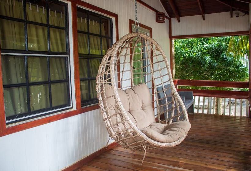 کابین, Coconut Tree West Bay