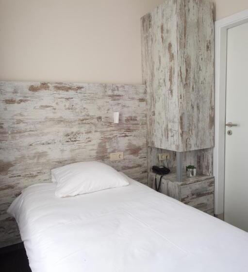 اتاق استاندارد یک نفره, Il Piccolo Mondo