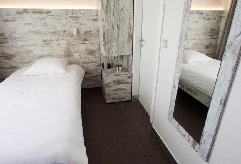 اتاق استاندارد یک نفره, Il Piccolo Mondo