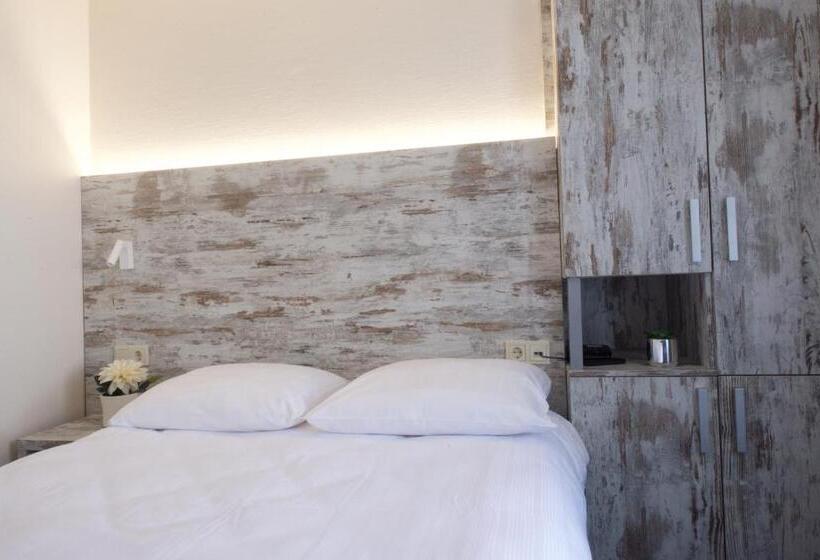 اتاق استاندارد, Il Piccolo Mondo