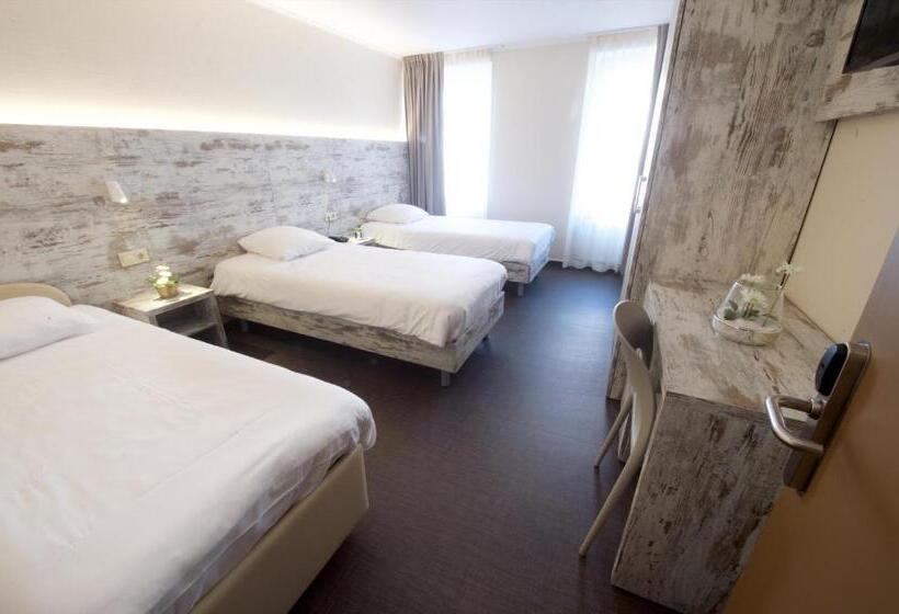 اتاق استاندارد سه نفره, Il Piccolo Mondo