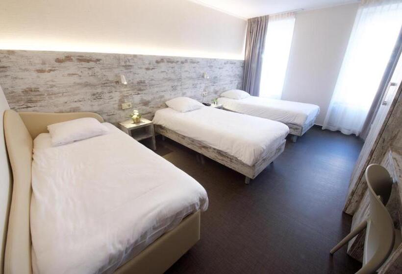 اتاق استاندارد سه نفره, Il Piccolo Mondo