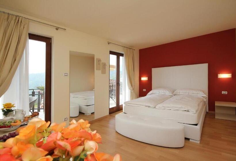 סוויטת ג'וניור, La Fenice E Sole