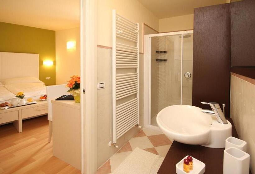 סוויטת ג'וניור, La Fenice E Sole