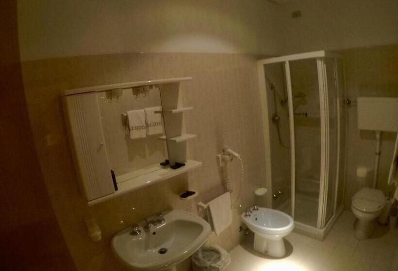 חדר אקונומי, La Fenice E Sole