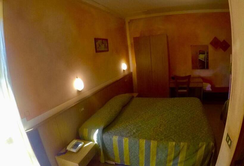 חדר אקונומי, La Fenice E Sole