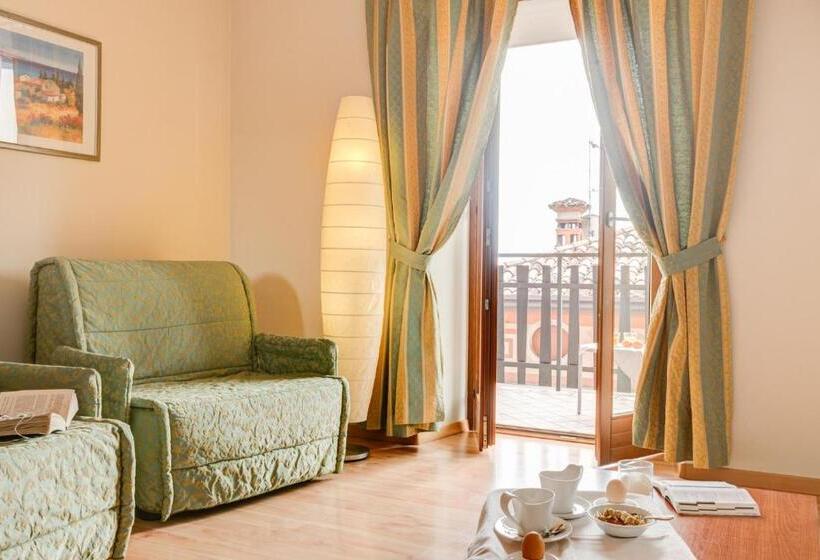 סוויטה משפחתית, La Fenice E Sole