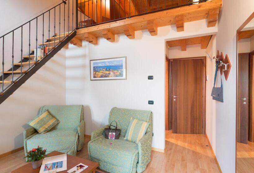 סוויטה משפחתית, La Fenice E Sole