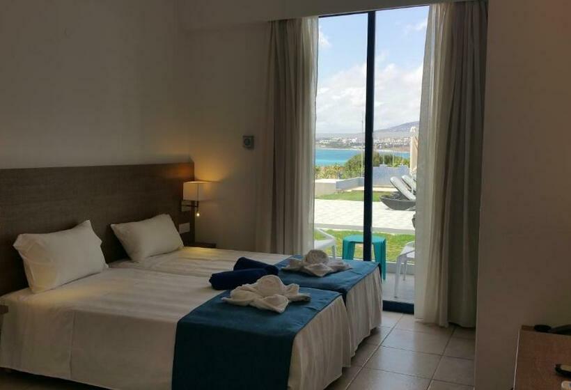 オーシャンビュースイート, Marica S Boutique