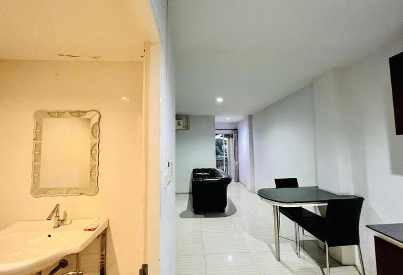 带1个卧室的带阳台的公寓, Inn Kham Apartment