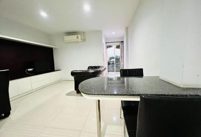 带1个卧室的带阳台的公寓, Inn Kham Apartment