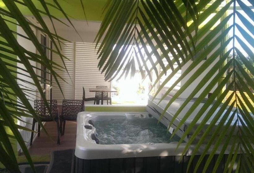 سوئیت با وان آب گرم, Majesty Palm