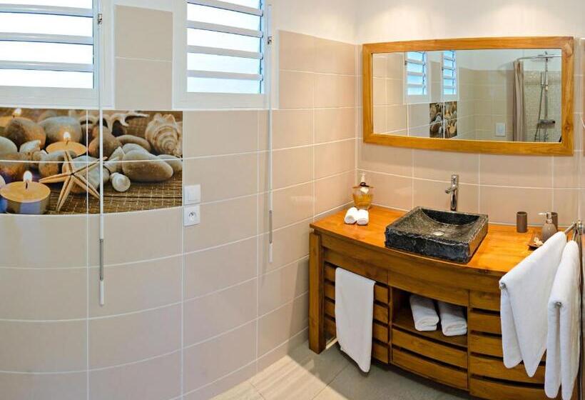 سوئیت با وان آب گرم, Majesty Palm