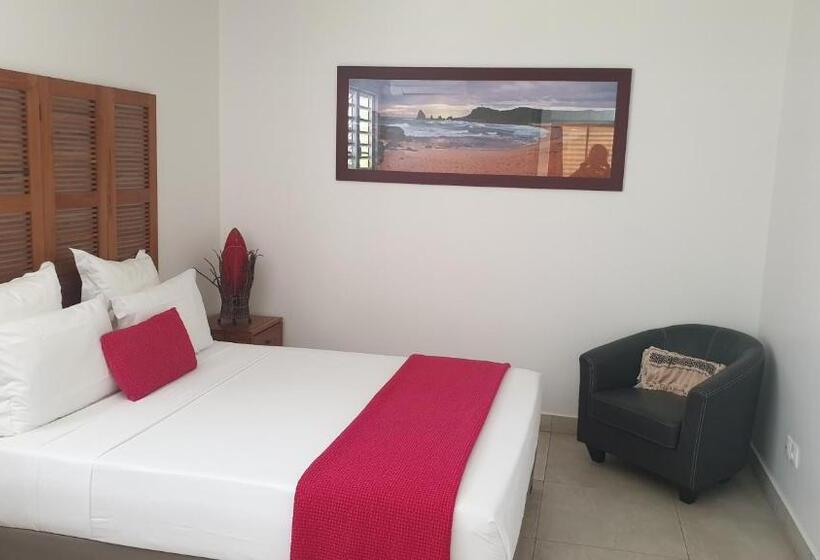 سوئیت با وان آب گرم, Majesty Palm