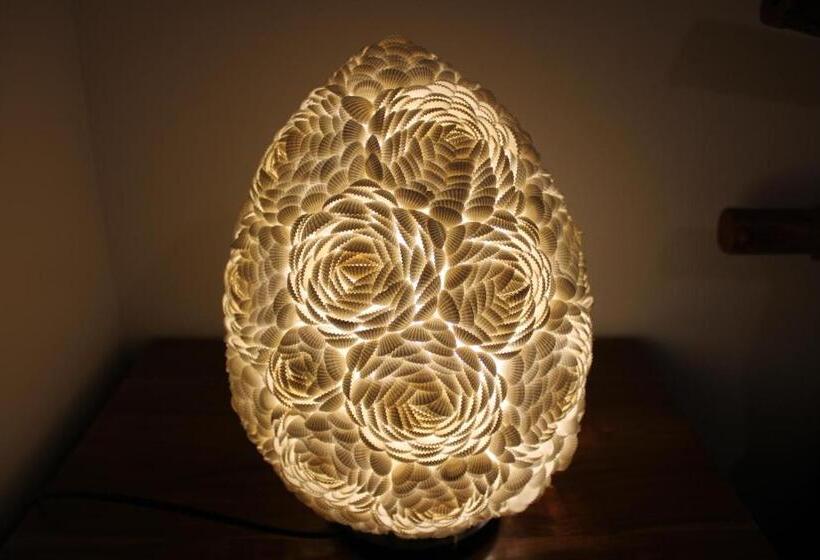 سوئیت با وان آب گرم, Majesty Palm