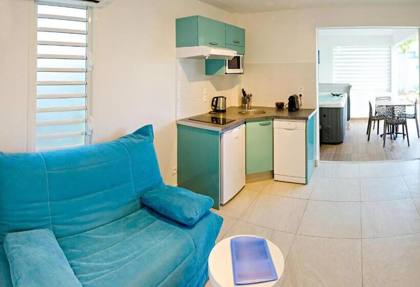 سوئیت با وان آب گرم, Majesty Palm