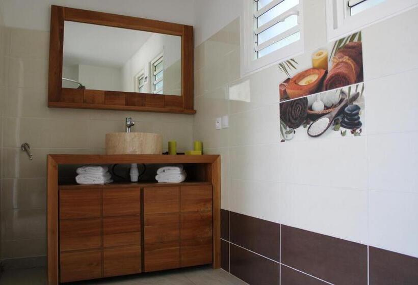 سوئیت با وان آب گرم, Majesty Palm