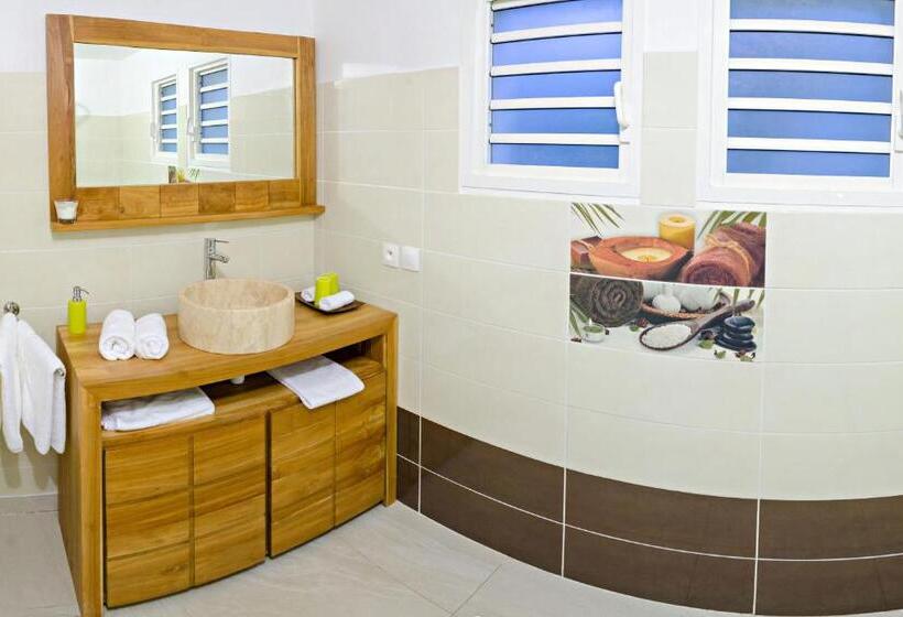 سوئیت با وان آب گرم, Majesty Palm