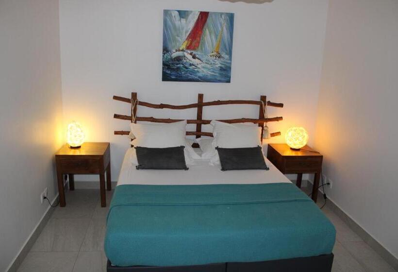 سوییت با چشمانداز استخر, Majesty Palm