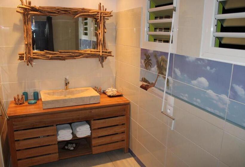 سوییت با چشمانداز استخر, Majesty Palm