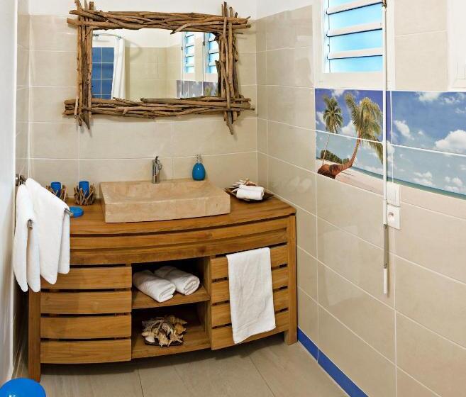 سوییت با چشمانداز استخر, Majesty Palm