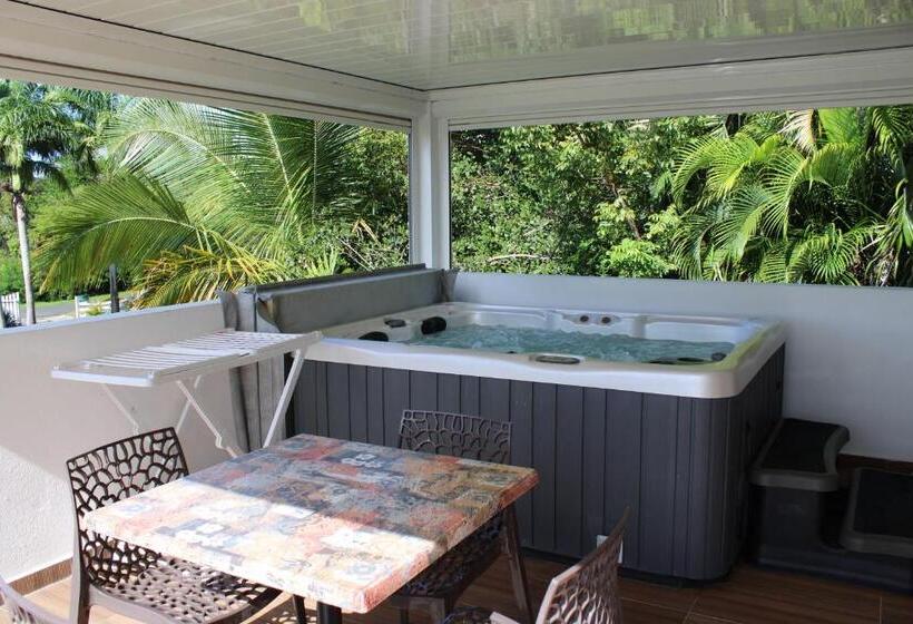 سوئیت با بالکن, Majesty Palm