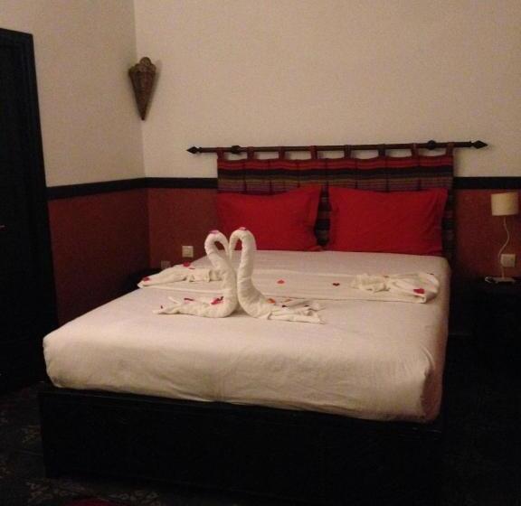 Standard Triple Room, Riad Bjoujna