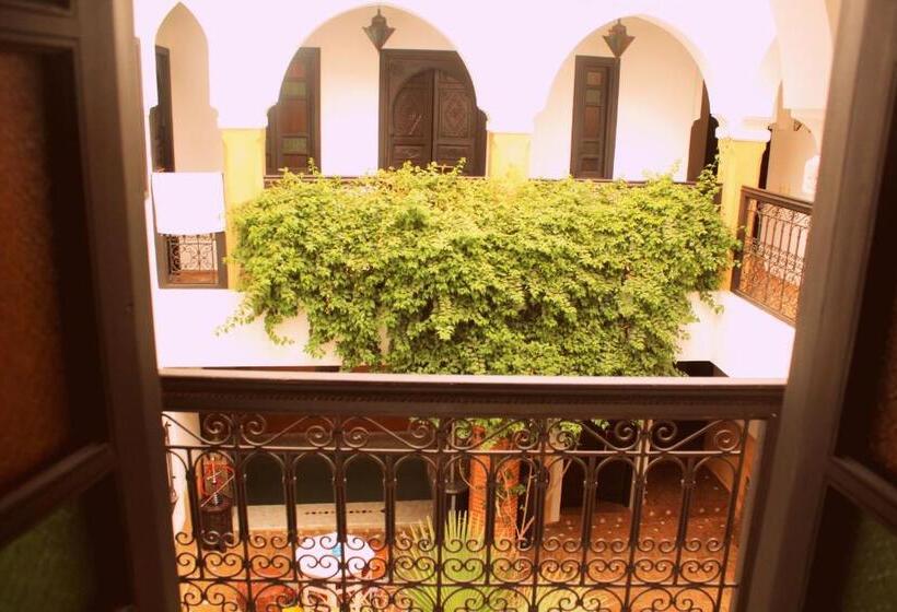 Standard Triple Room, Riad Bjoujna