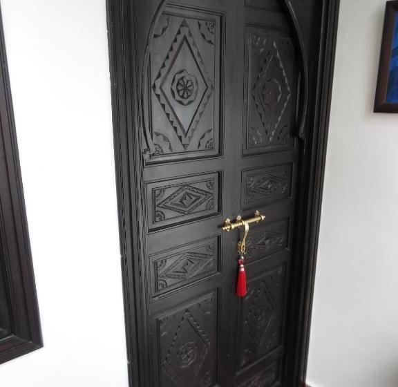 Standard Triple Room, Riad Bjoujna