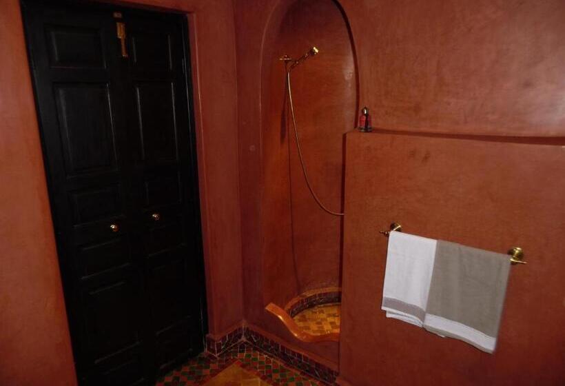 Standard Triple Room, Riad Bjoujna