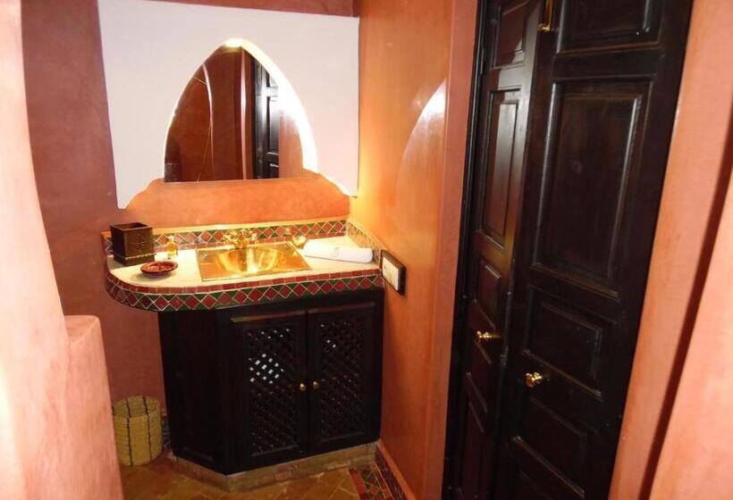 Standard Triple Room, Riad Bjoujna