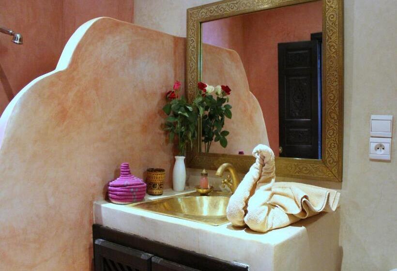 Standard Triple Room, Riad Bjoujna