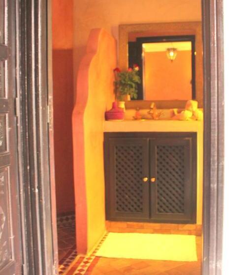 Standard Triple Room, Riad Bjoujna