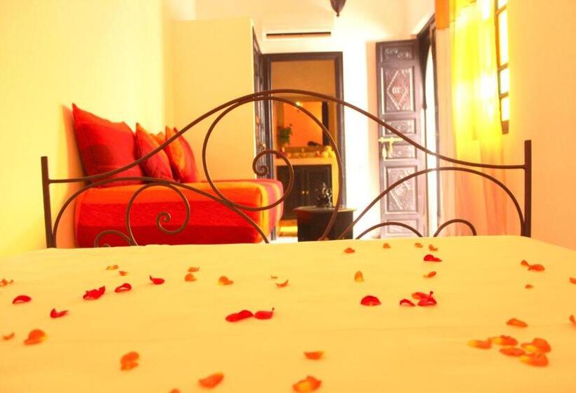 Standard Triple Room, Riad Bjoujna