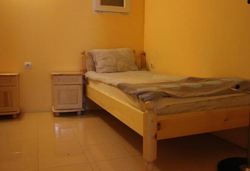 ルームシェアのワンベッド, Casablanca City