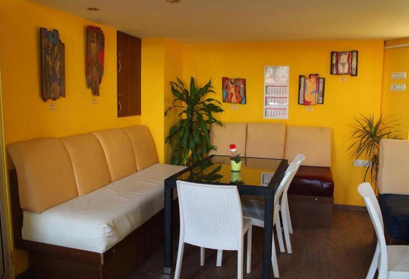 ルームシェアのワンベッド, Casablanca City